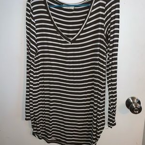 Vneck long sleeved shirt